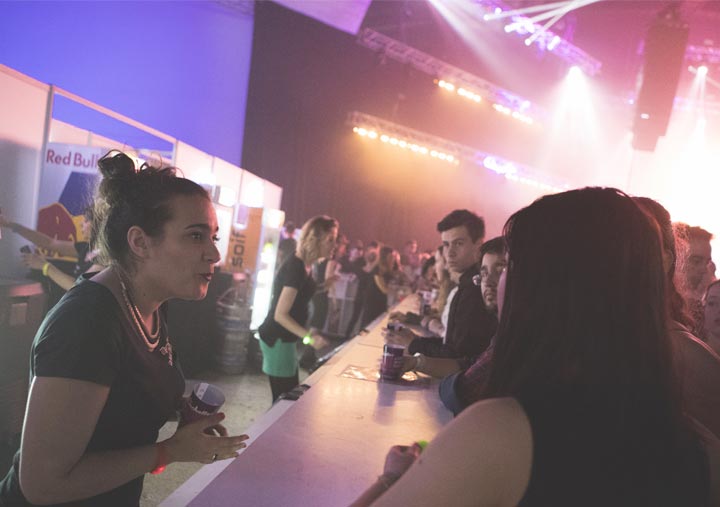 1 espace VIP dédié réservé à 400 personnes avec programmation musicilae non stop, rencontre avec des artistes Festival 72 du mans 9 10 11 juillet 2021